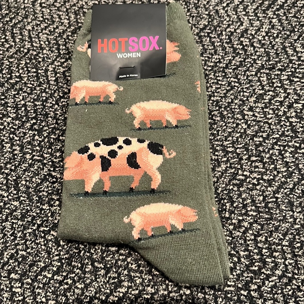 Women pig socks, new with tags.